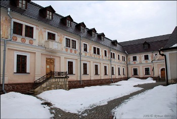 Унів. У молитві і праці.